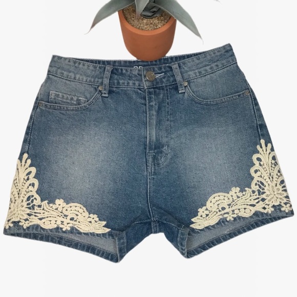 BDG High-Rise Crochet-Lace Women’s Jean Shorts 25 - Picture 15 of 15